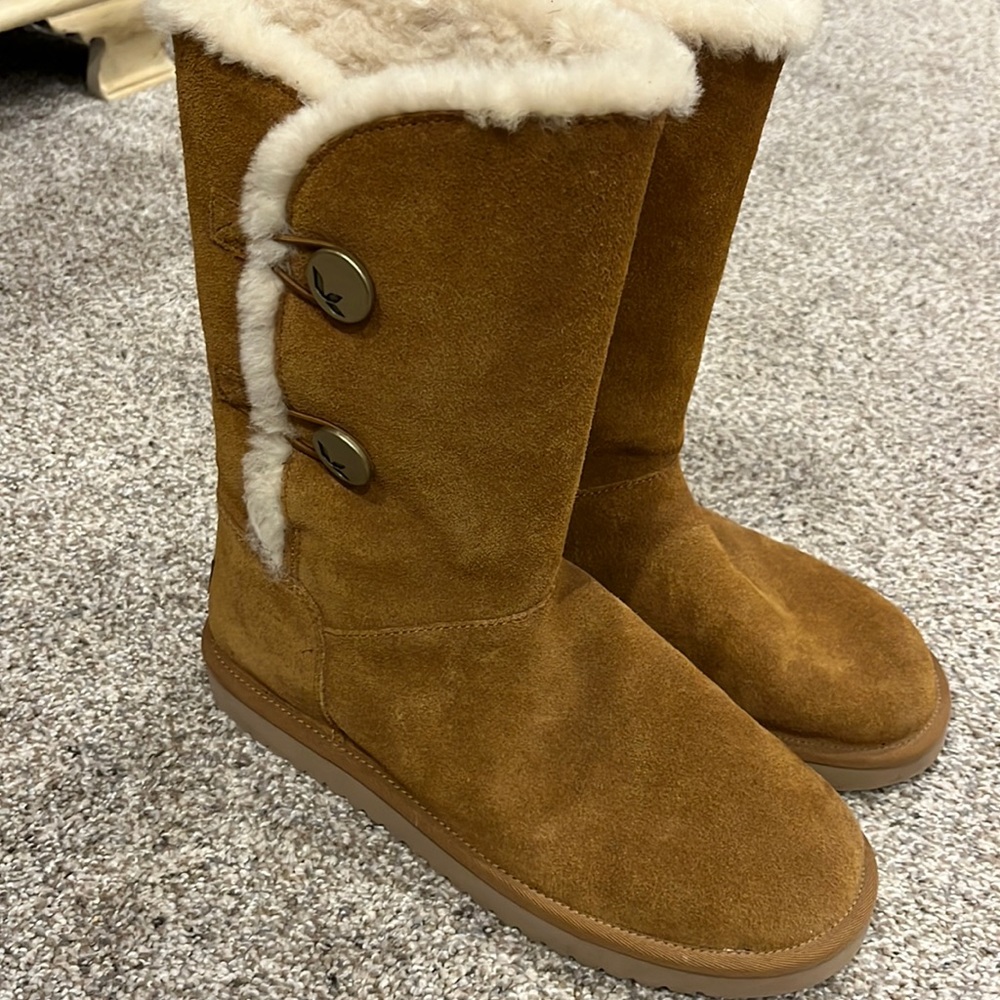 Koolaburra by ugg like new boots